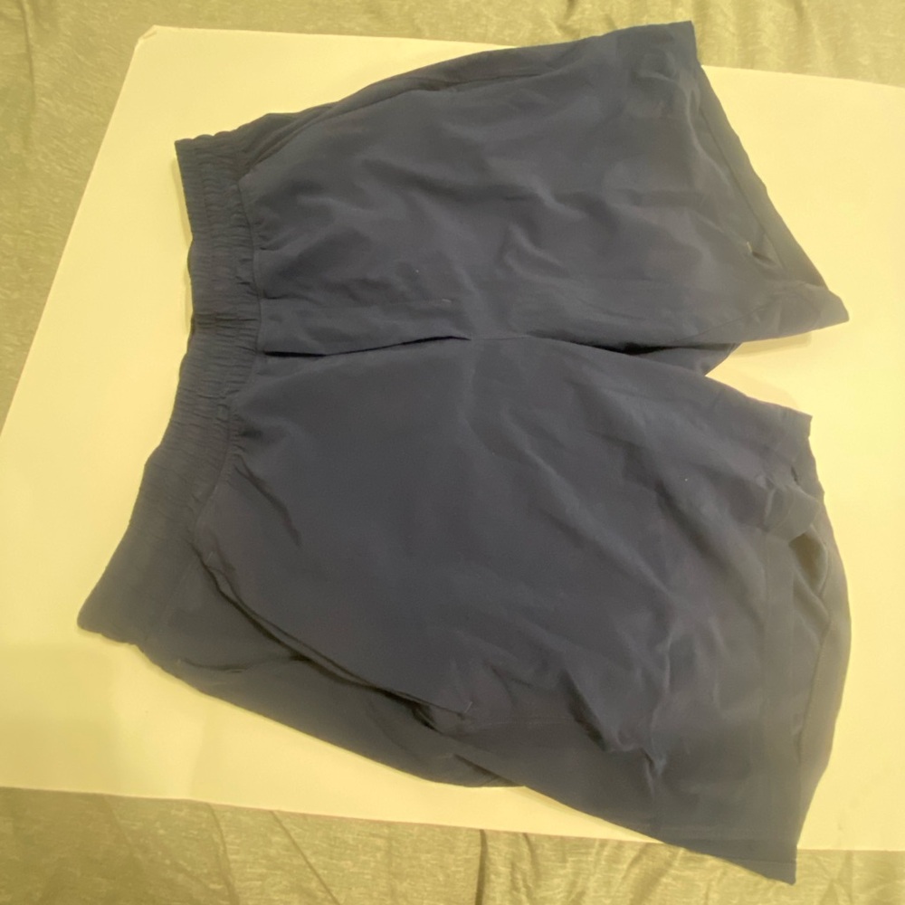 Men’s lululemon “license to train” 7 inch unlined shorts Size M